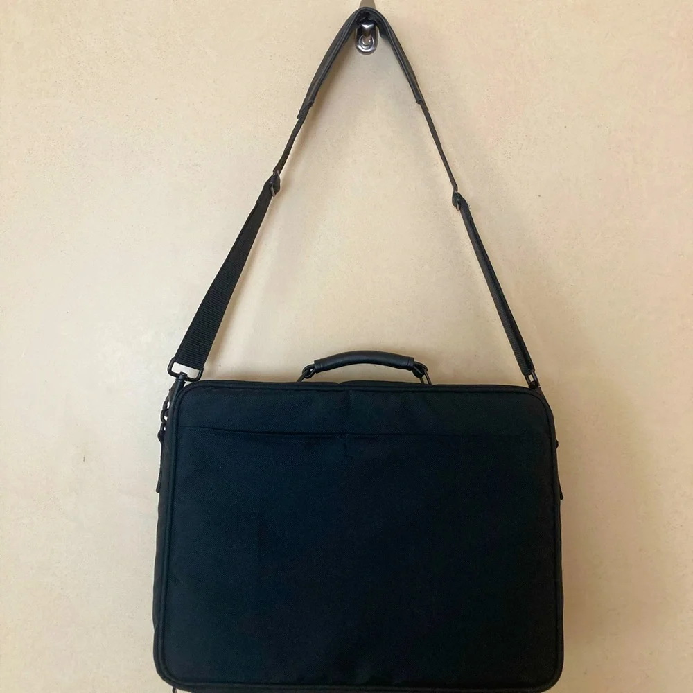 Gently used laptop bag in black nylon with several compartments.
